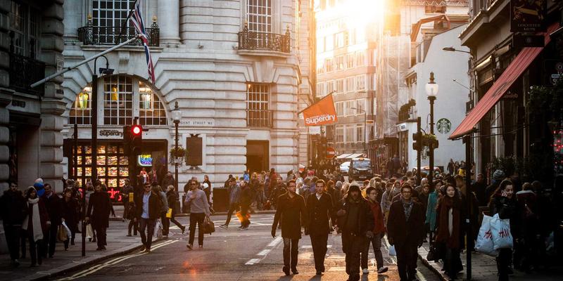 当爱成长：专业情感咨询如何成为现代关系的指南针