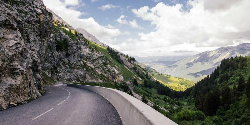 当爱成长：情感咨询如何引领中年婚姻危机的自我重塑与关系再定义
